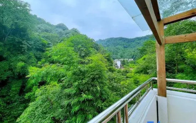 Qingcheng Mountain Wild Resort