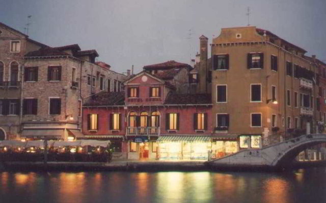 Отель Canal Италия, Венеция - - забронировать отель Canal, цены и фото номеров вид на фасад