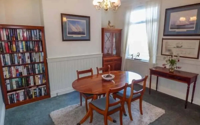 31 Elmville Avenue