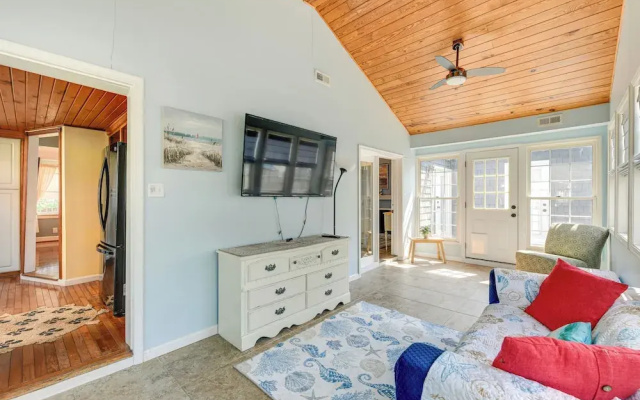 Fish, Swim & Boat: Colonial Beach Bungalow