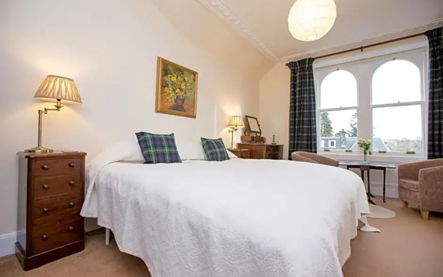 Holly Lodge