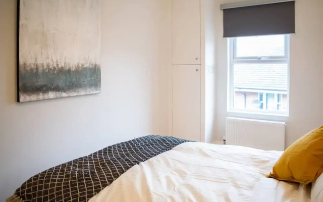 Spacious And Charming 2 Bedroom Flat Near Shepherd's Bush