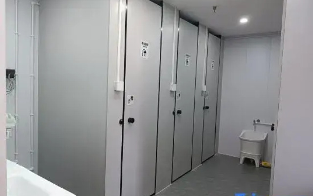 Zhonggulou  Youth Hostel (Xi'an Zhonglou Subway Station Huimin Street Branch)