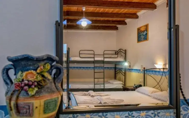 Tsiolis Studios & Apartments
