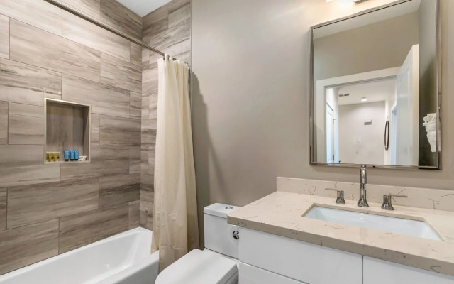 Modern 4BR Townhouse Near French Quarter