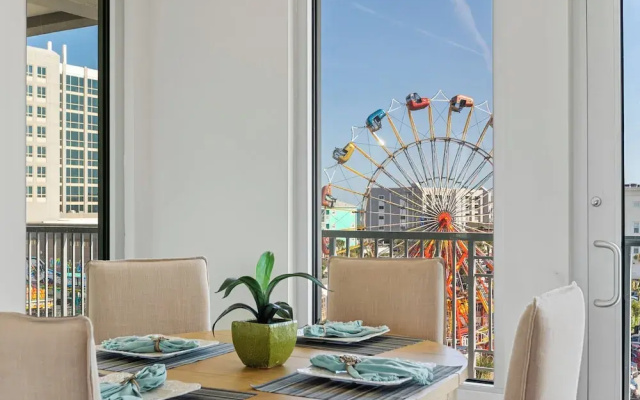Boardwalk Pent House by Carolina Retreats