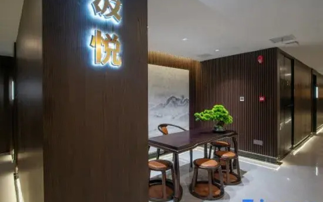 Jiyue River View Homestay (Wuhan Hankou Beach Lihuangpi Road)