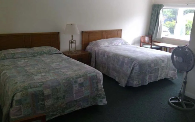 Village Green Motel
