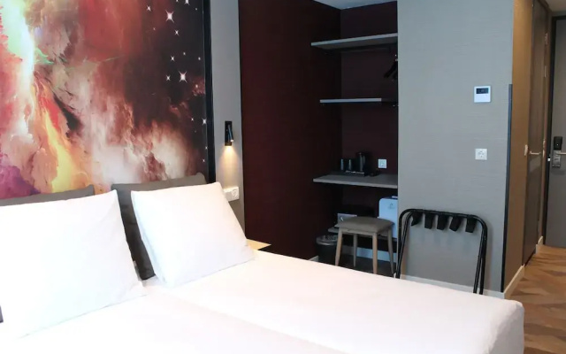 Nebula Hotel by INE'S