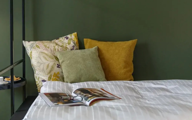 Black F House - Serviced Apartments