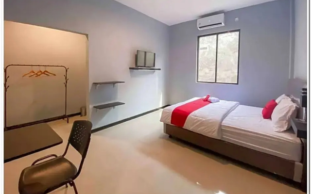 RedDoorz Syariah near T2 Juanda Airport 2