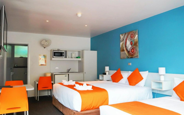 Waterfront Lodge Motel