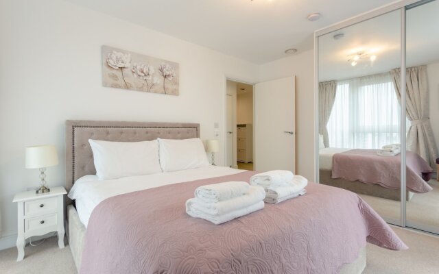 Отель 1 Bedroom Flat in Surrey Quays With Balcony Великобритания, Лондон - отзывы, цены и фото номеров - забронировать отель 1 Bedroom Flat in Surrey Quays With Balcony онлайн комната для гостей