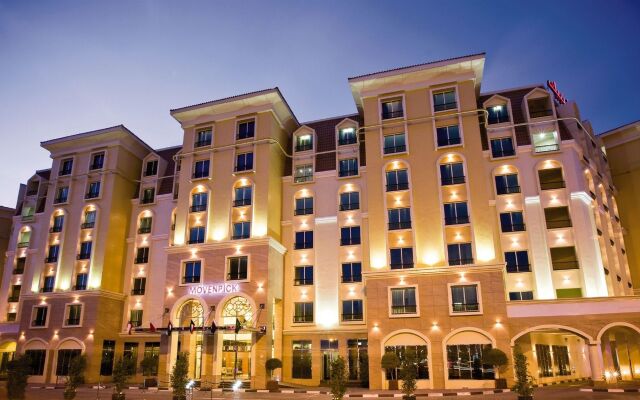 Avani Deira Dubai Hotel вид на фасад