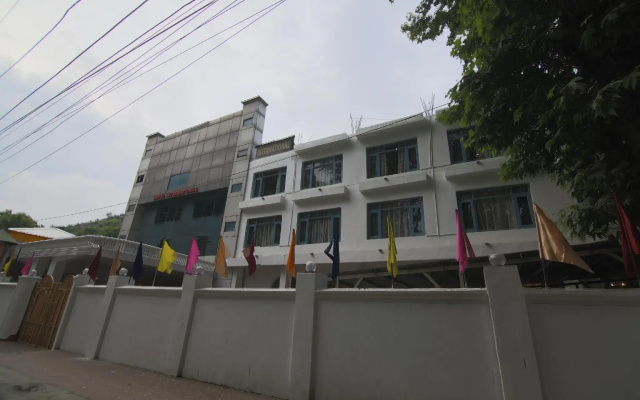 Capital O 37894 Hotel International