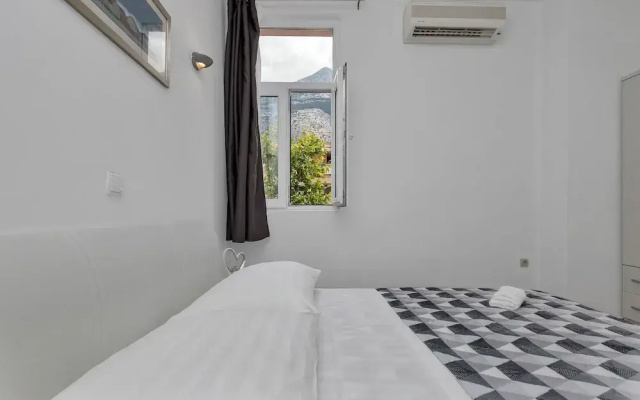 Apartment Petar with terrace