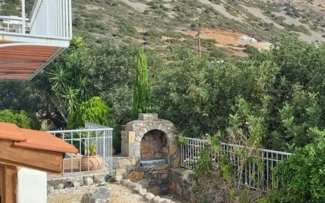 Plaka-sleeps4-parking-pool-hottub-seaviews