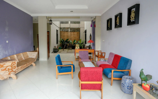 RedDoorz @ Sersan Bajuri atas