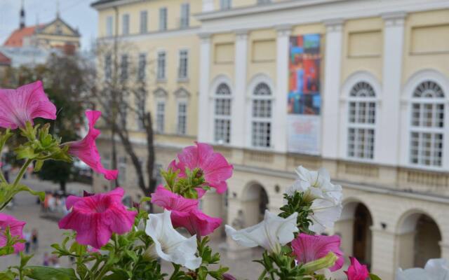 Гостиница На Площади Украина, Львов - 1 отзыв об отеле, цены и фото номеров - забронировать гостиницу На Площади онлайн вид на фасад