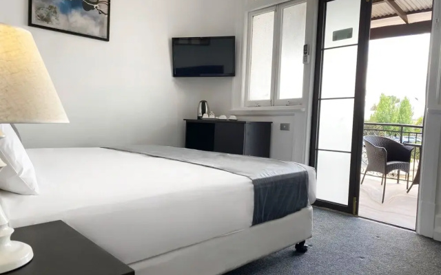 Commercial Hay Hotel