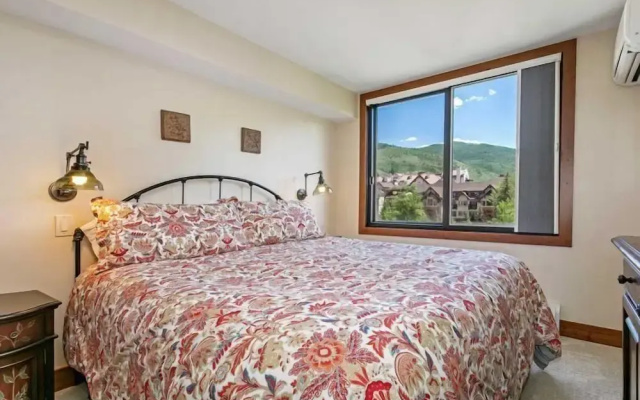 2 Bedroom Antlers Vacation Rental With Incredible Slopeside Views and Just a Short Walk to Gondola and Lionshead Village