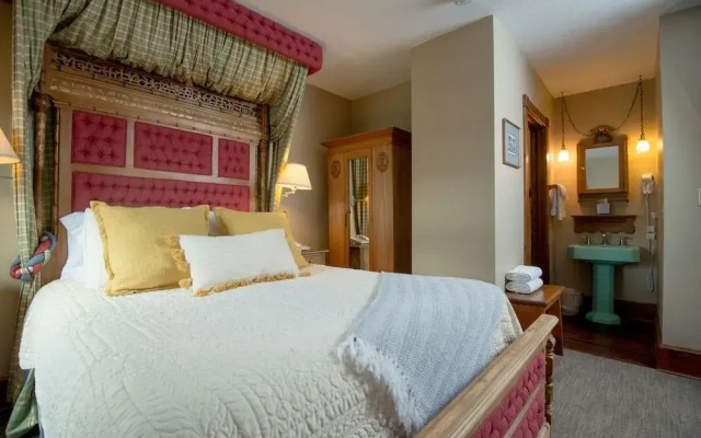 Inn at Cedar Crossing