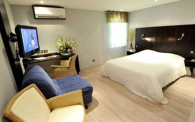 Cottage Hotel
