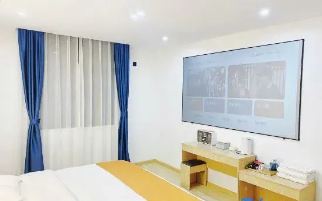 Sansishe Hotel (Kunming college store)