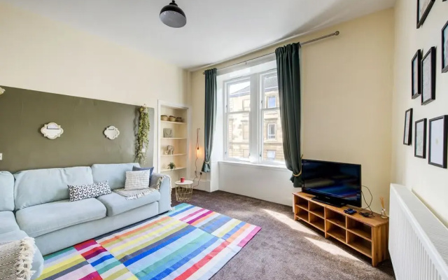 Perfectly Situated Glasgow 2 Bed Apartment
