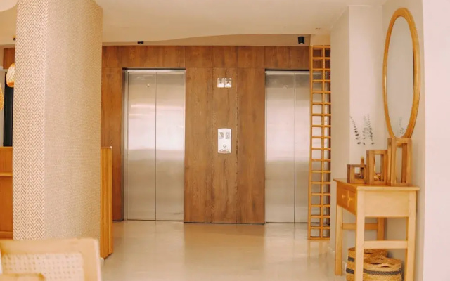 Modern Apt Near Beach & Center -Sunset47