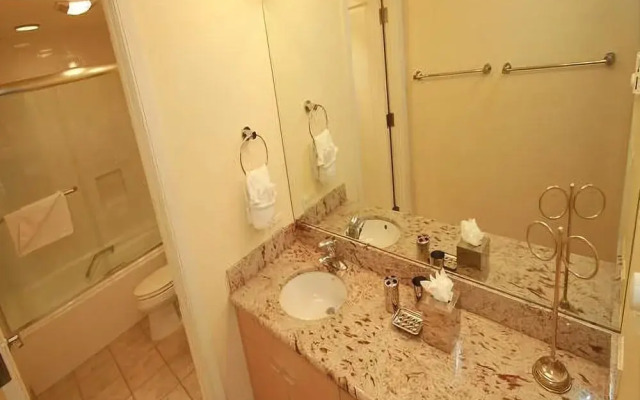 Northwoods Luxury Condo Close to Chairlift by RedAwning