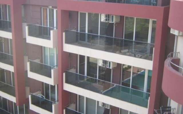Апартаменты Admiral Plaza Apartments вид на фасад