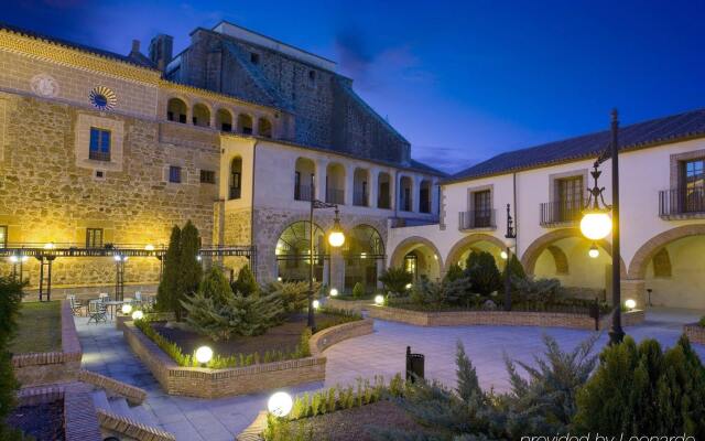 Отель Parador de Plasencia вид на фасад