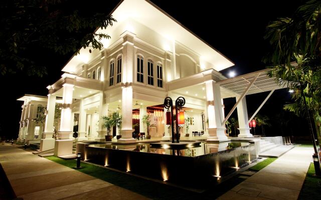 Отель The Old Phuket - Karon Beach Resort вид на фасад