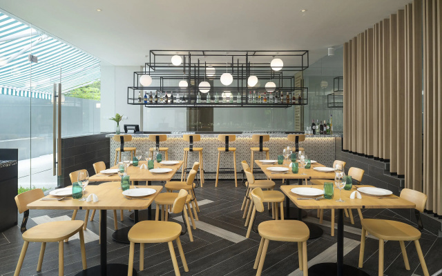 Отель JonoX Phuket Karon Hotel