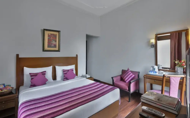 Edition O 30065 Regale Inn