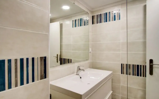 Cozy 1 Bed in the Heart of Alfama w Aircon
