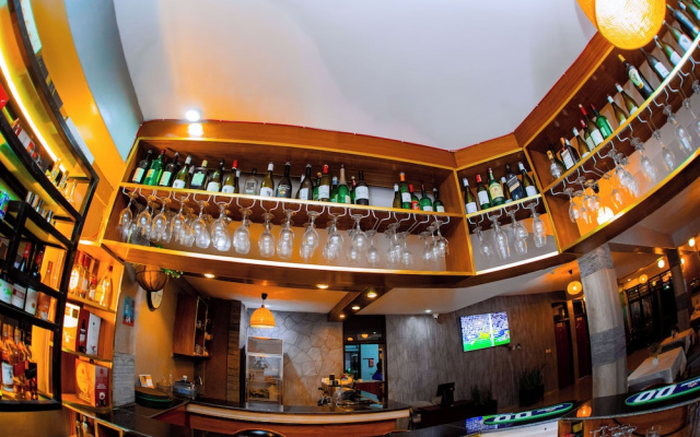 Shaste City Hotel