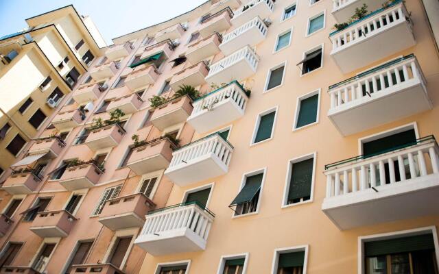 Отель Almes Roma B&B вид на фасад