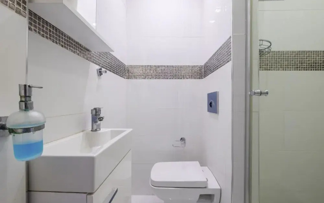Captivating Flat With Balcony Near Besiktas Pier