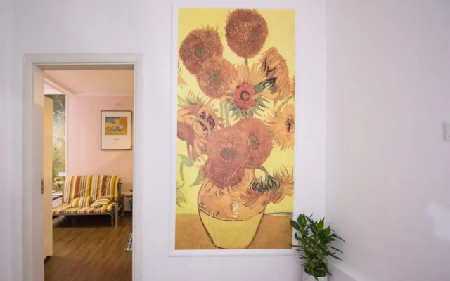 Xiamen Van Gogh's Sky Art Gallery Inn