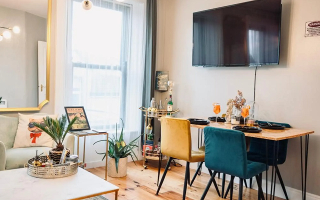 A Stylish 2 Bed Apartment in Cobh Town - Lux Stay