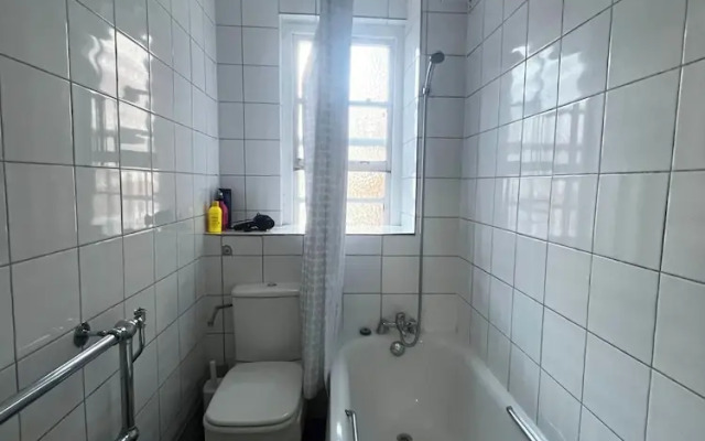 Marble Arch Chic Apartment With Air Conditioner