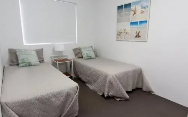 Breakers 8 - Main Beach Location!