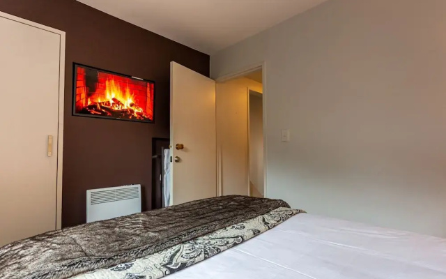 Spacious Lake View Townhouse Alpine Walk TO Town