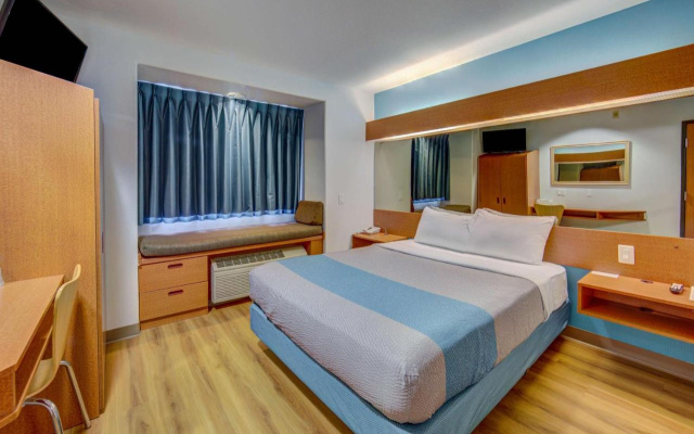 Microtel Sutherlin