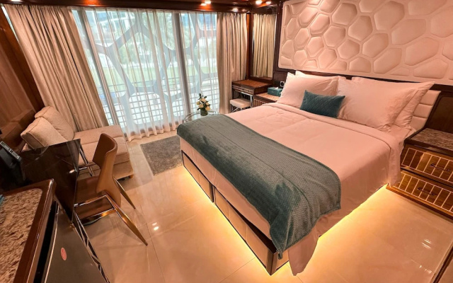 Orchid Overnight Superyacht