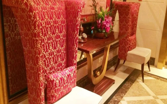 Royal Suites & Towers