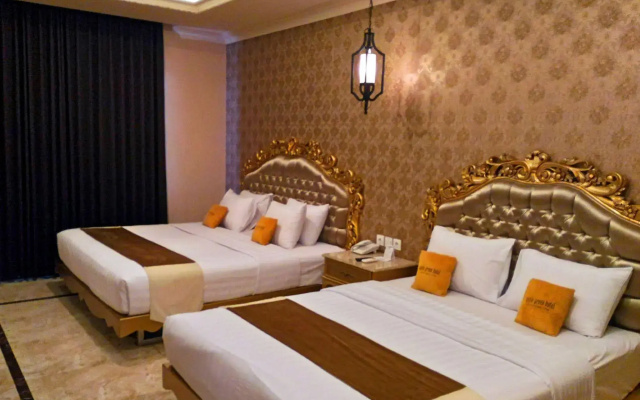 Apple Green Hotel