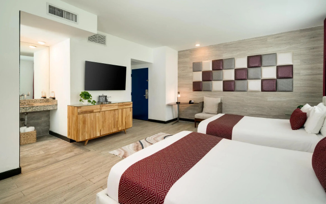 Catalina Hotel & Beach Club
